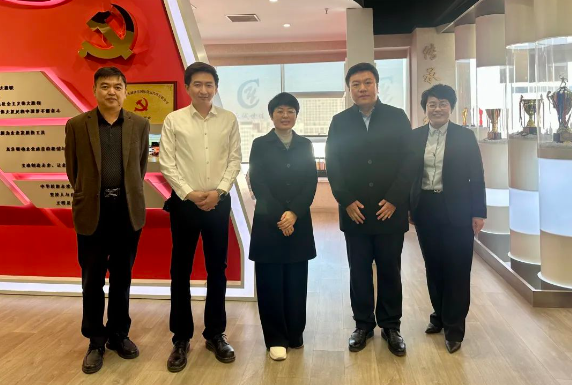 河東區(qū)委社會工作部領導走訪春華街道商會會長單位永誠世佳